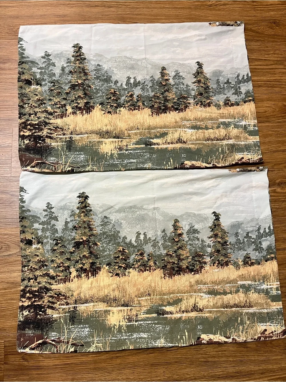Vintage Set of 4 Handmade Fabric Wildlife Hunting Cabin Placemats Bear Wolf Deer